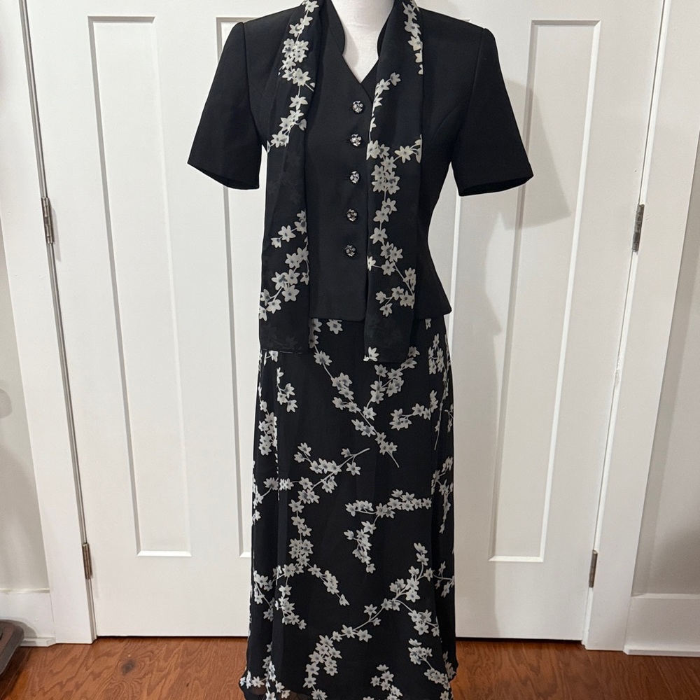 Kasper Black and White Floral Midi Dress